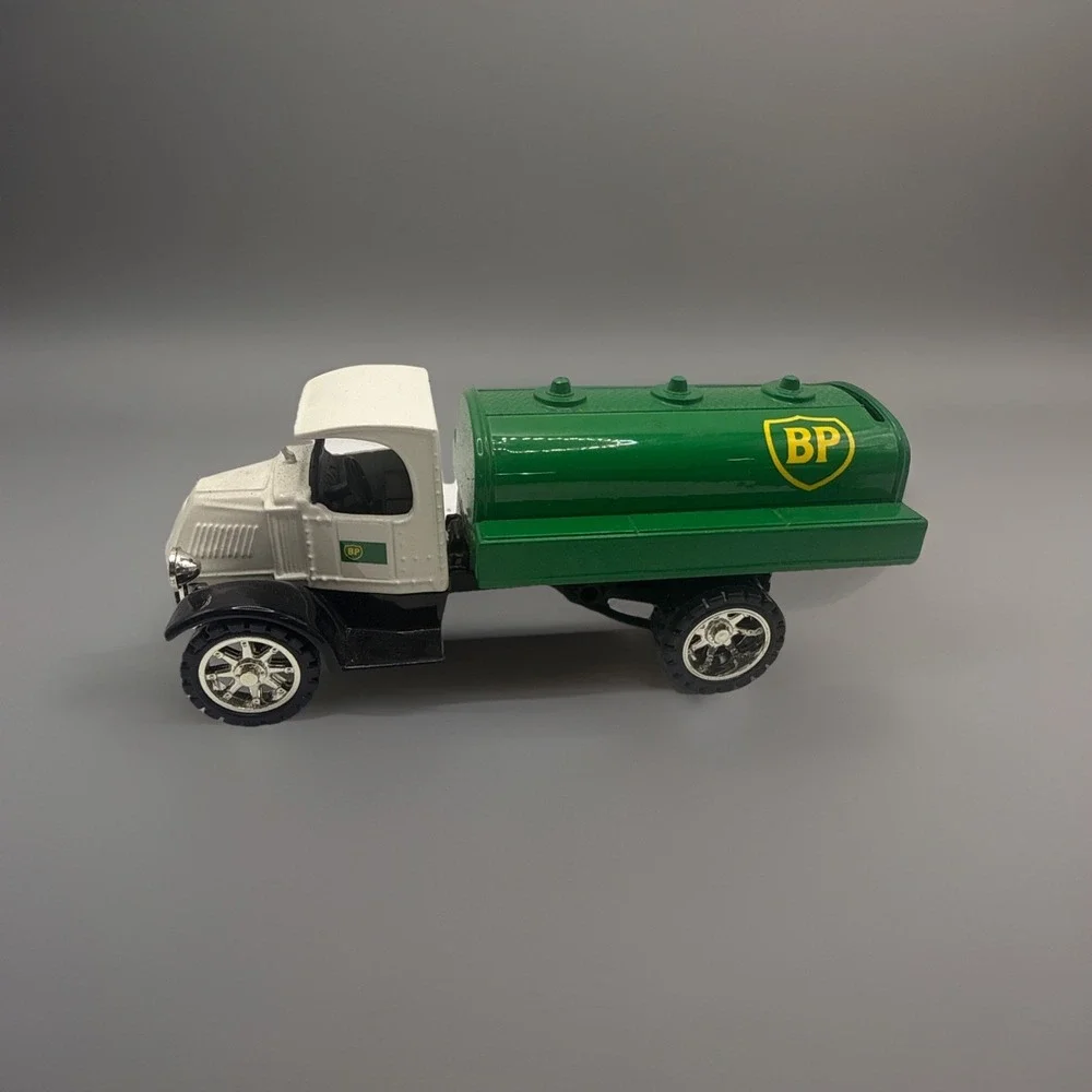 BP 1995 USA Mack Bulldog Tanker Bank Locking Coin Bank American Classic